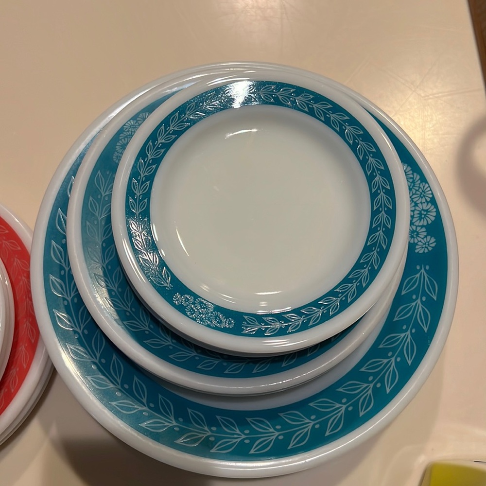 Pyrex milk glass dishes